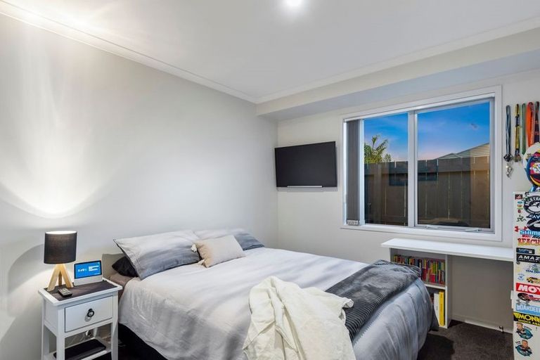 Photo of property in 22 Rainey Crescent, Papamoa Beach, Papamoa, 3118
