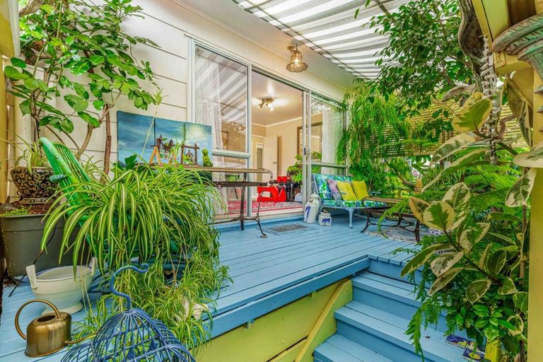 Photo of property in 3a/1 Kirrie Avenue, Te Atatu South, Auckland, 0610