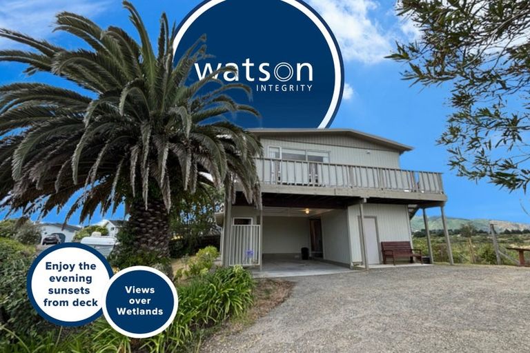 Photo of property in 17 Freyberg Crescent, Waikanae Beach, Waikanae, 5036