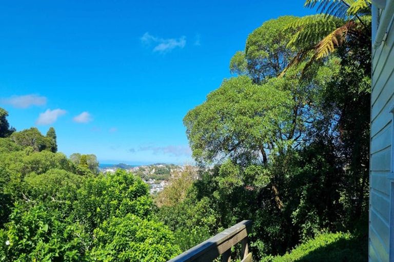 Photo of property in 25 Harbour View Road, Northland, Wellington, 6012