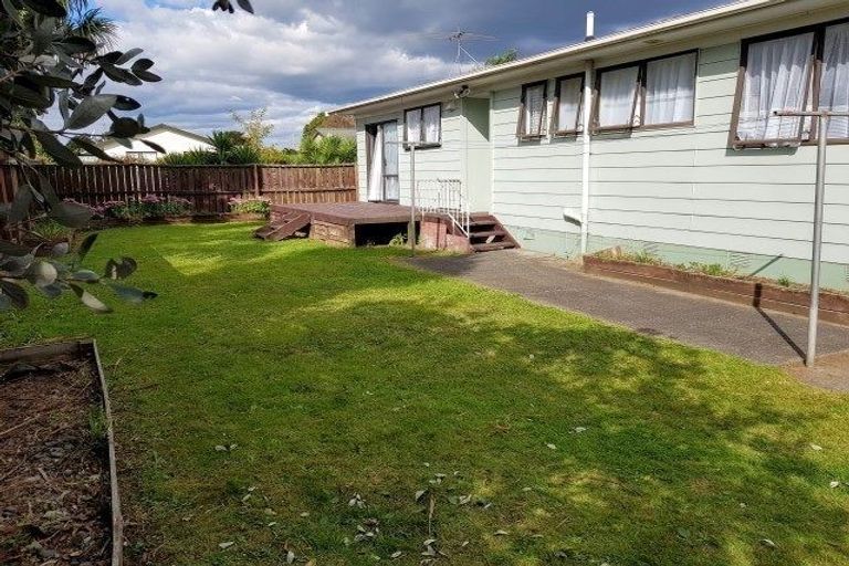 Photo of property in 2/24 Station Road, Takanini, 2112