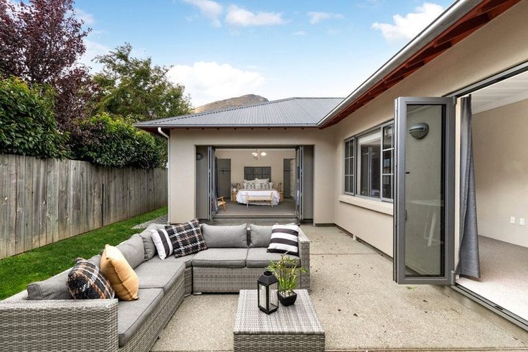 Photo of property in 12 Orbell Drive, Lake Hayes, Queenstown, 9304