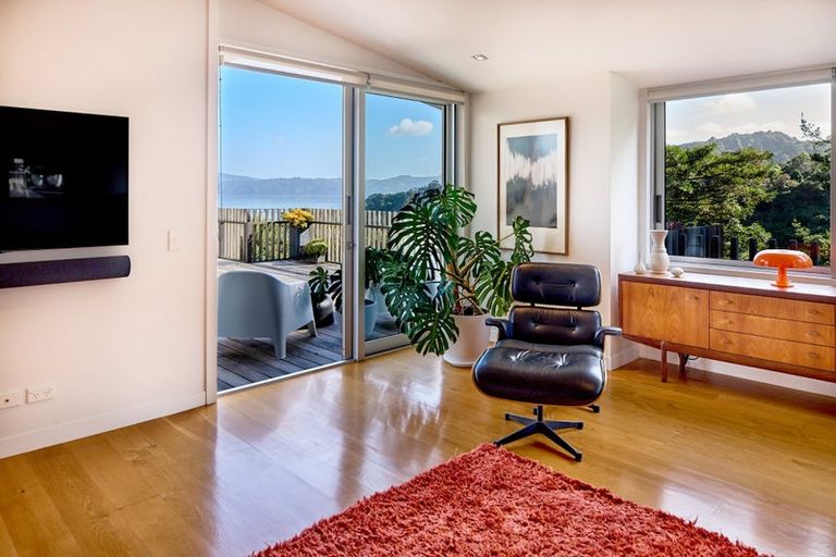 Photo of property in 4 Francis Bell Grove, Lowry Bay, Lower Hutt, 5013