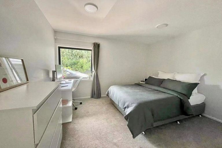 Photo of property in 24a Lyons Avenue, Murrays Bay, Auckland, 0630