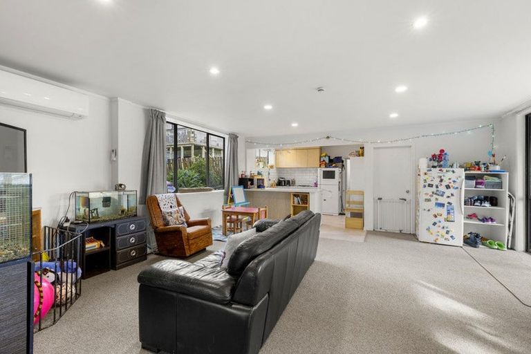 Photo of property in 6 Helen Place, Raglan, 3225