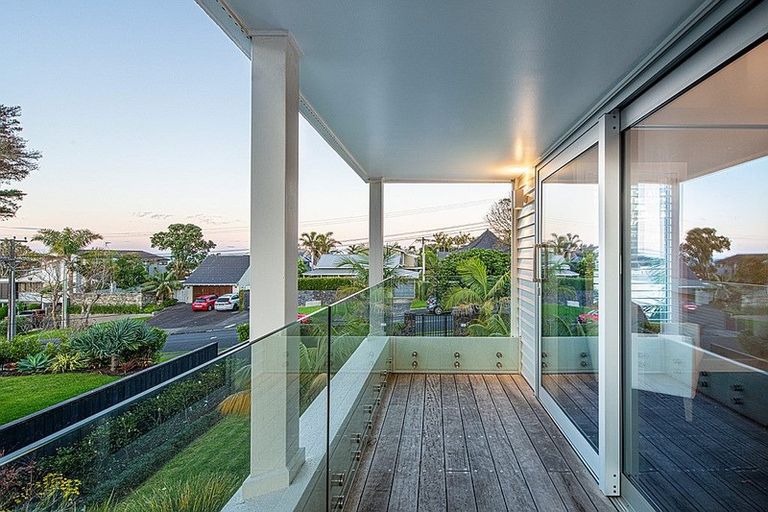 Photo of property in 6 Tiri Road, Milford, Auckland, 0620
