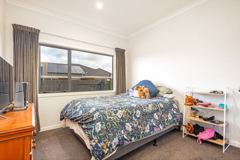 Photo of property in 8 Crabapple Close, Milson, Palmerston North, 4414