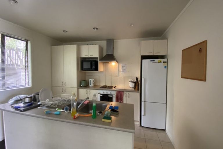 Photo of property in 8d Schnapper Rock Road, Schnapper Rock, Auckland, 0632