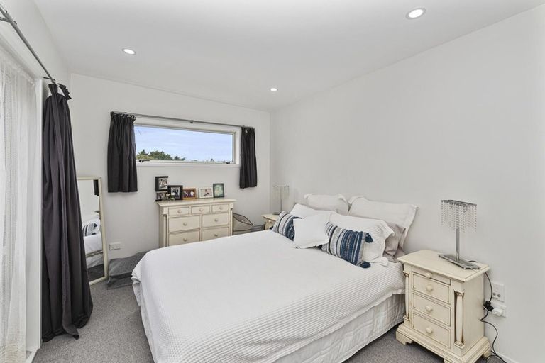 Photo of property in 12 Kashmir Road, Glen Eden, Auckland, 0602