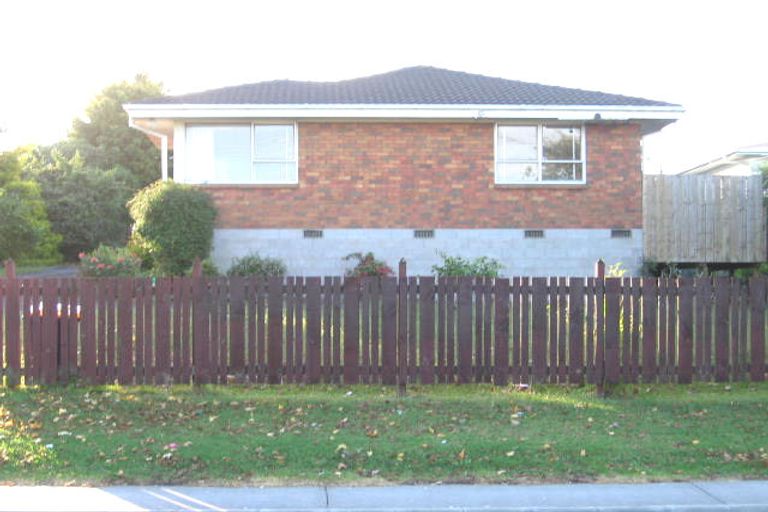 Photo of property in 100 Hepburn Road, Glendene, Auckland, 0602