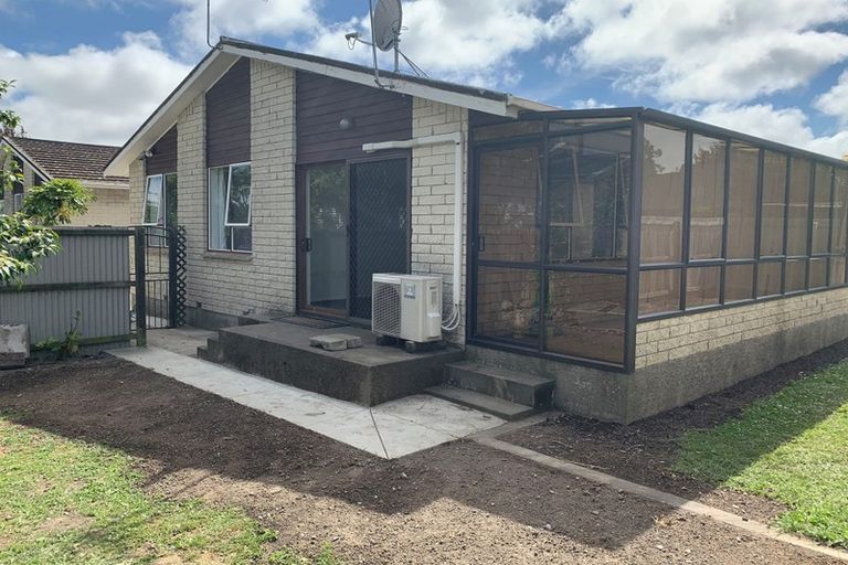 Photo of property in 32 Prestons Road, Redwood, Christchurch, 8051