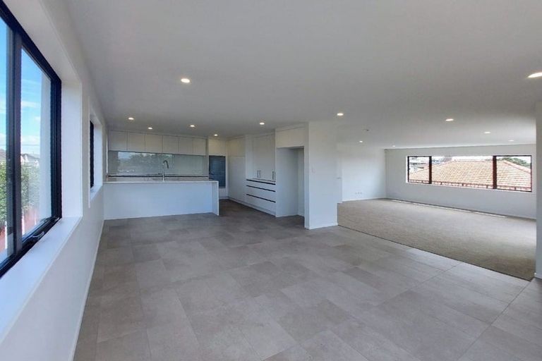 Photo of property in 1/122a Bucklands Beach Road, Bucklands Beach, Auckland, 2012