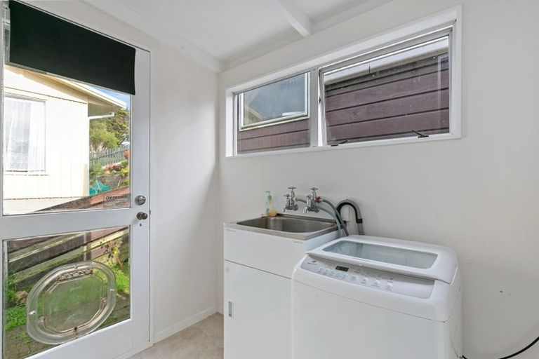 Photo of property in 6 Fitzpatrick Street, Newlands, Wellington, 6037