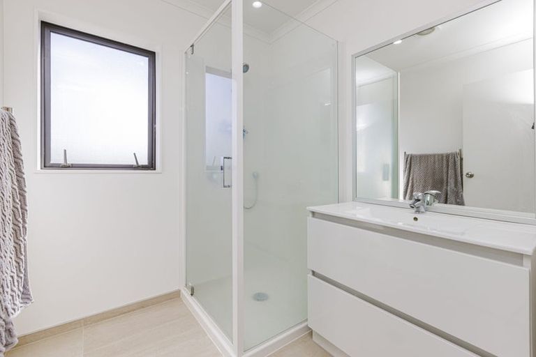 Photo of property in 11 Beardmore Lane, Papakura, 2110