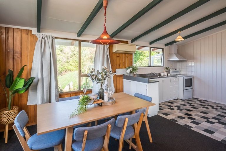 Photo of property in 117 Newlands Road, Newlands, Wellington, 6037