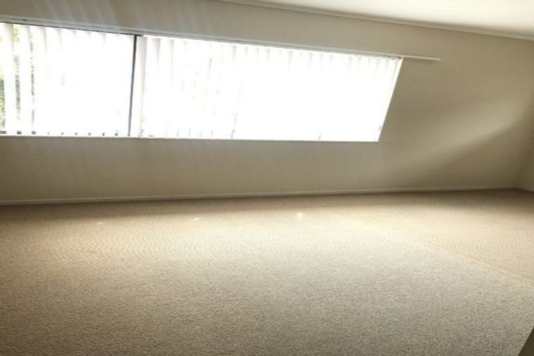 Photo of property in 1 Bass Street, West Harbour, Auckland, 0618