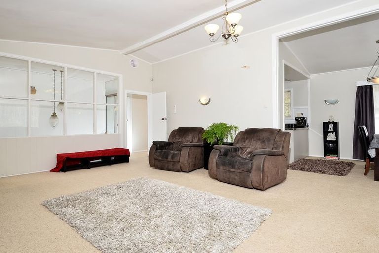 Photo of property in 41 School Road, Te Atatu South, Auckland, 0610