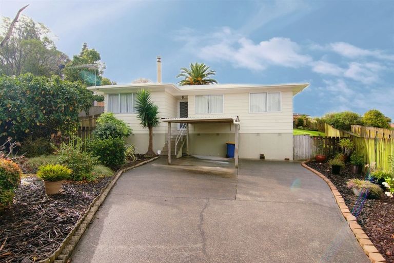 Photo of property in 11 Glenfinn Place, Massey, Auckland, 0614