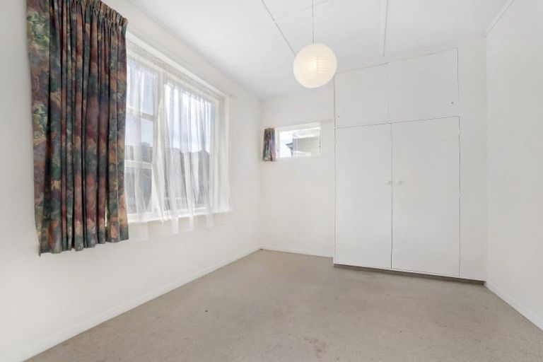 Photo of property in 123 Onepu Road, Lyall Bay, Wellington, 6022
