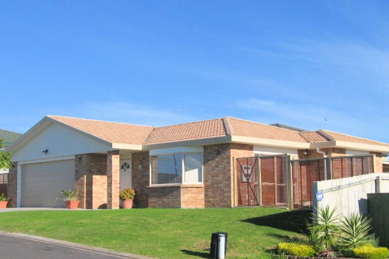 Photo of property in 37 Fleetwood Drive, Henderson, Auckland, 0612