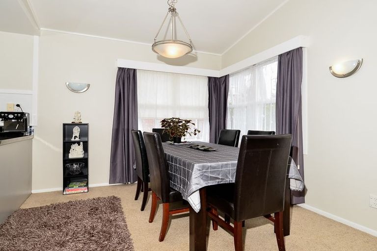 Photo of property in 41 School Road, Te Atatu South, Auckland, 0610