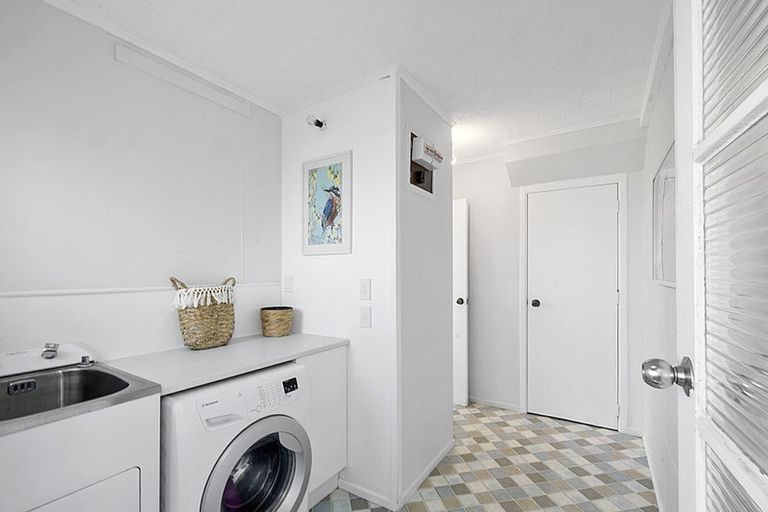 Photo of property in 27b Port View Crescent, Moturoa, New Plymouth, 4310