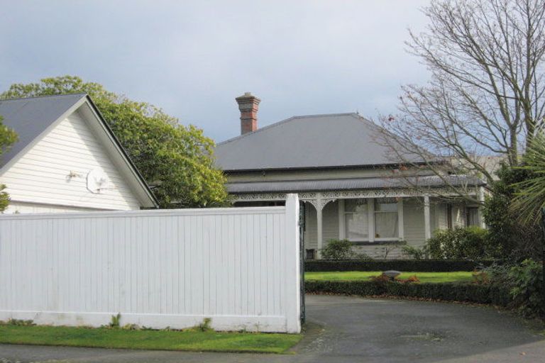 Photo of property in 1/17 Hawkesbury Avenue, St Albans, Christchurch, 8014