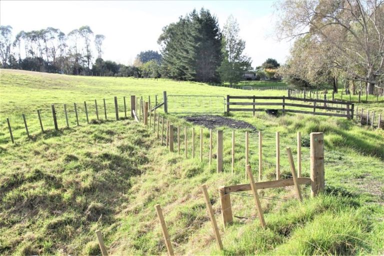 Photo of property in 181 Mangakura Road, Helensville, 0875