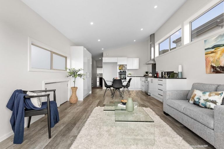 Photo of property in 86a Thurleigh Grove, Karori, Wellington, 6012