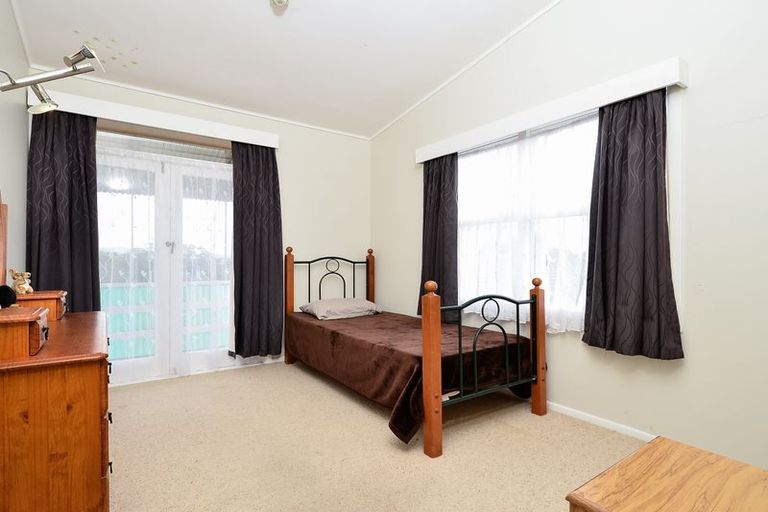 Photo of property in 41 School Road, Te Atatu South, Auckland, 0610