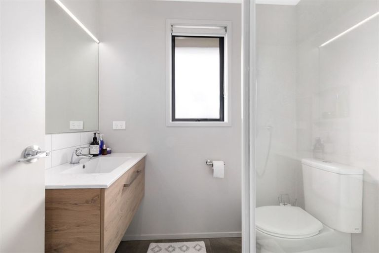 Photo of property in 31 Mooring Close, Whitby, Porirua, 5024