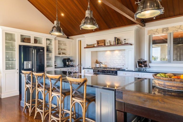 Photo of property in 2 Otaihanga Road, Paraparaumu Beach, Paraparaumu, 5032