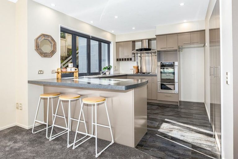 Photo of property in 6 Seascape View, Paremata, Porirua, 5024