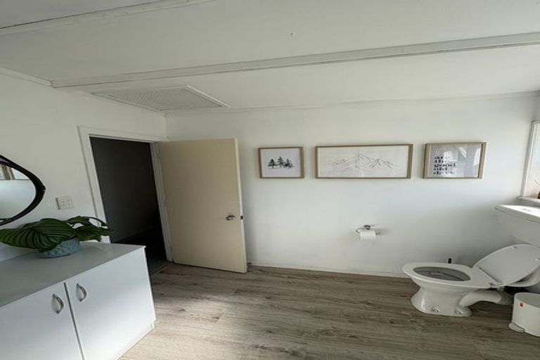 Photo of property in 1/144a Mcleod Road, Te Atatu South, Auckland, 0610