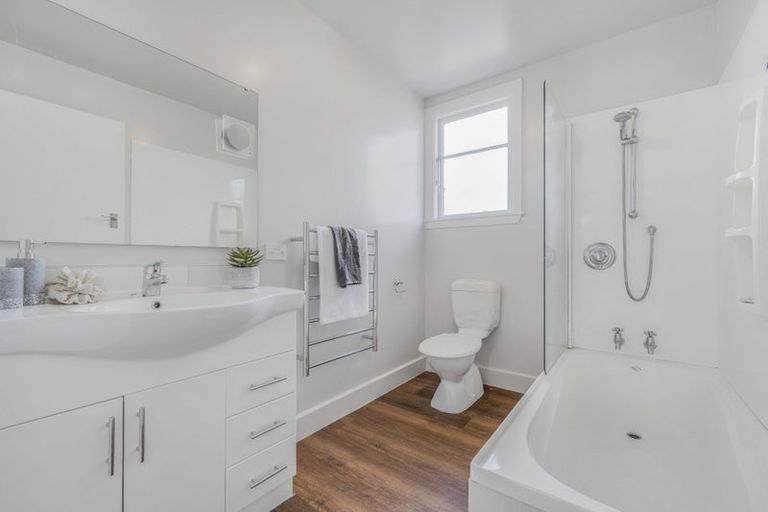 Photo of property in 167 Centaurus Road, Saint Martins, Christchurch, 8022