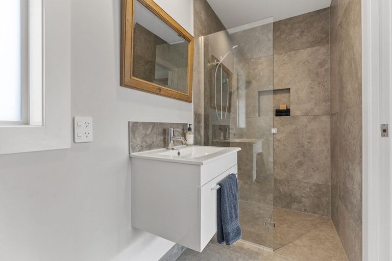 Photo of property in 16 Ivy Lane, Kelvin Grove, Palmerston North, 4414