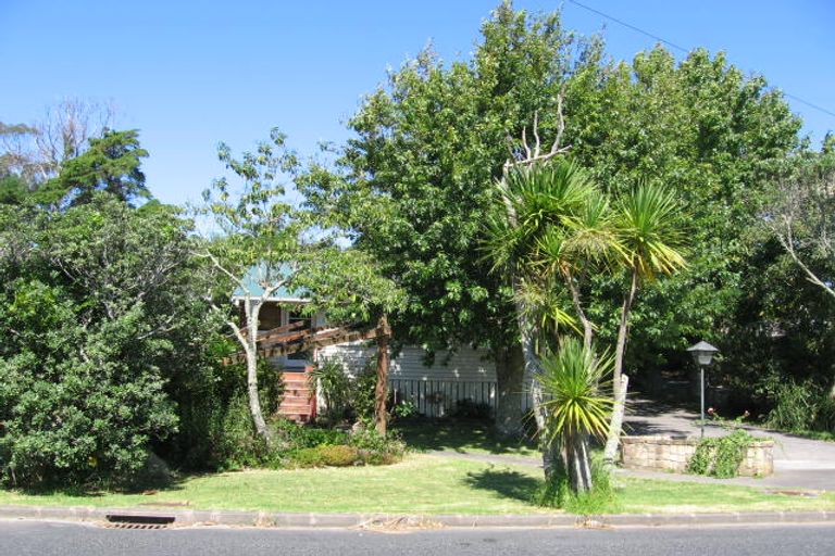Photo of property in 1/26 Glenvar Road, Torbay, Auckland, 0630