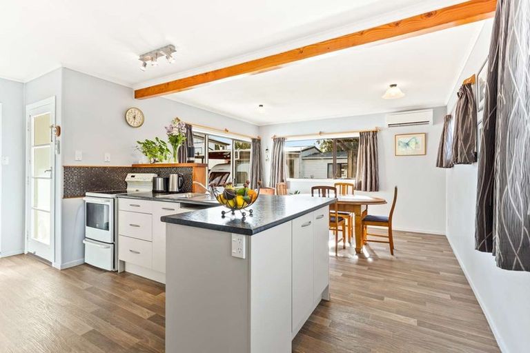 Photo of property in 31 Hereford Street, Te Atatu Peninsula, Auckland, 0610