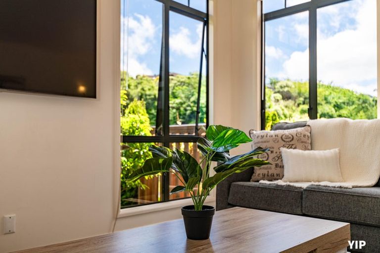 Photo of property in 16 Wantwood Grove, Churton Park, Wellington, 6037