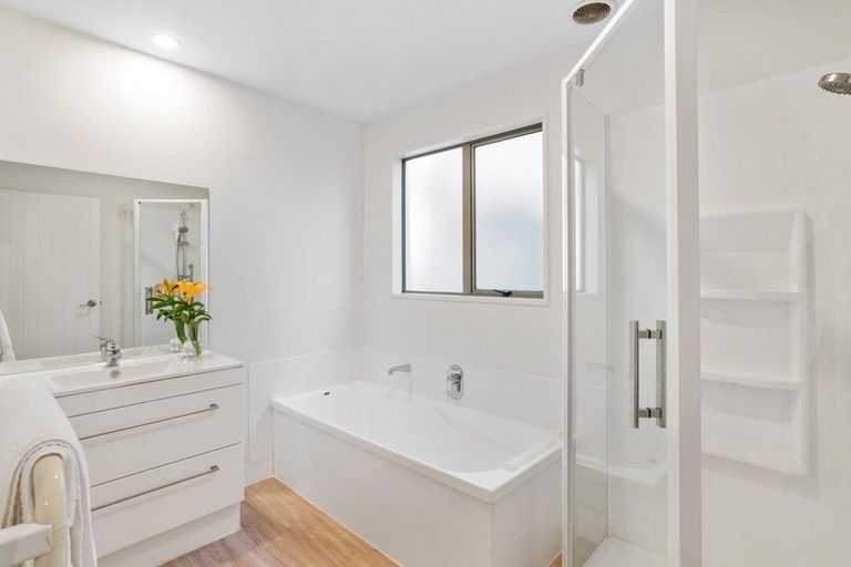 Photo of property in 17a Mataraki Place, Wanaka, 9305