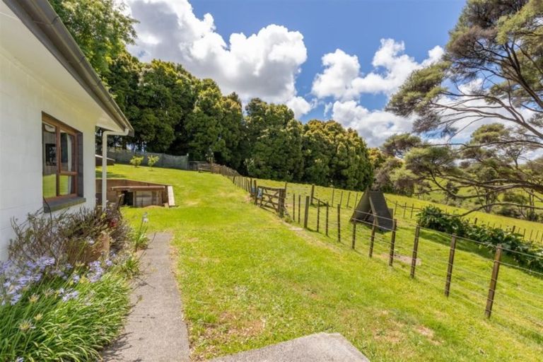Photo of property in 1310 Old North Road, Helensville, 0875