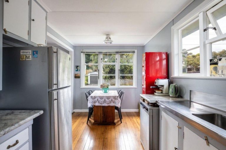 Photo of property in 5 Camden Street, Vogeltown, New Plymouth, 4310