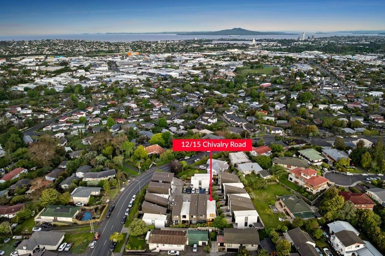 Photo of property in 12/15 Chivalry Road, Glenfield, Auckland, 0629