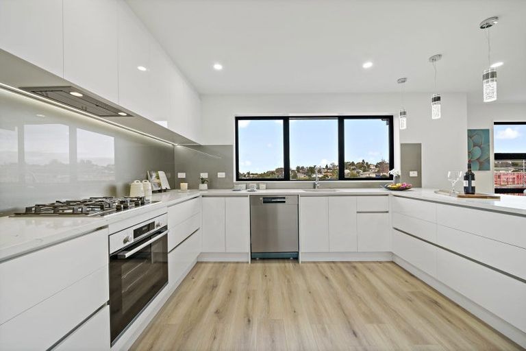 Photo of property in 11 Tawapou Close, Massey, 0614