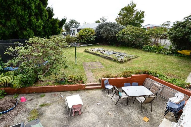 Photo of property in 41 School Road, Te Atatu South, Auckland, 0610