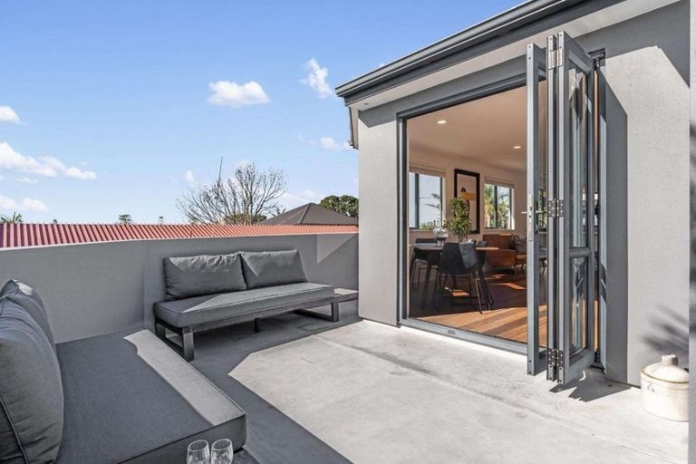 Photo of property in 16a Valley Road, Browns Bay, Auckland, 0630