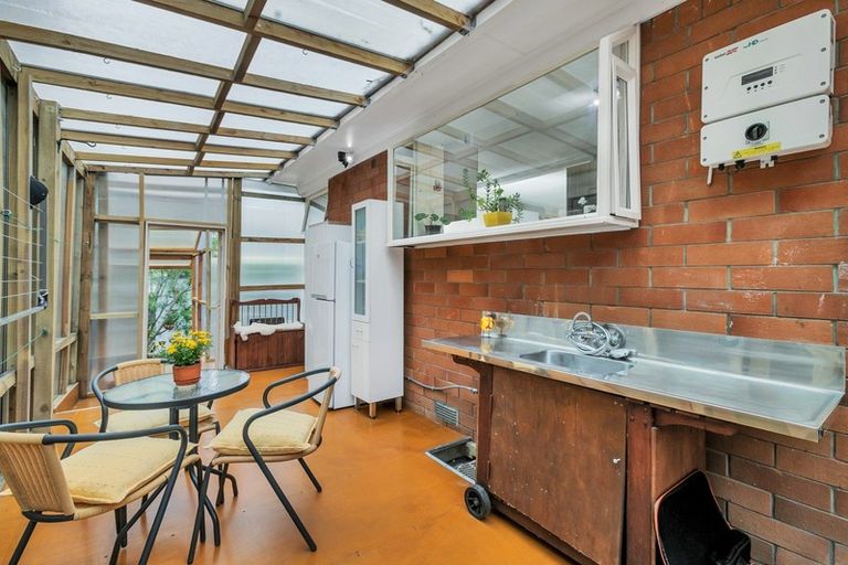 Photo of property in 51 Christmas Road, Manurewa, Auckland, 2102