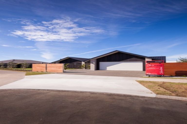Photo of property in 15 Gleneagles Way, Waiwhakaiho, New Plymouth, 4312