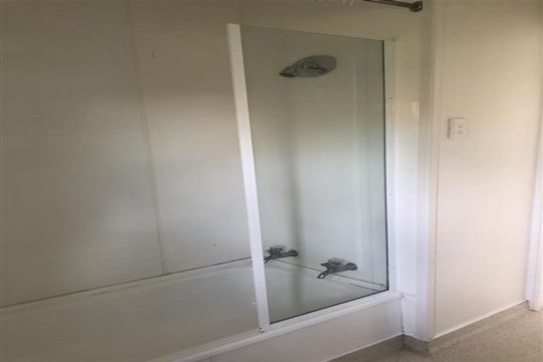 Photo of property in 16 Howard Road, Taradale, Napier, 4112