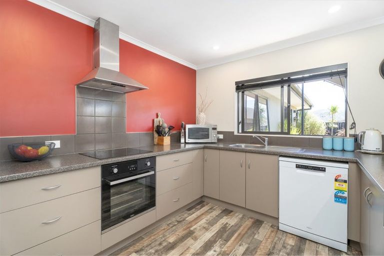 Photo of property in 9 Jacaranda Drive, Whitianga, 3510